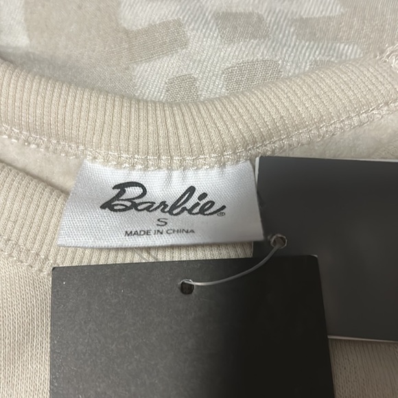 Woman Barbie sweatshirt size small nwt - Picture 4 of 4